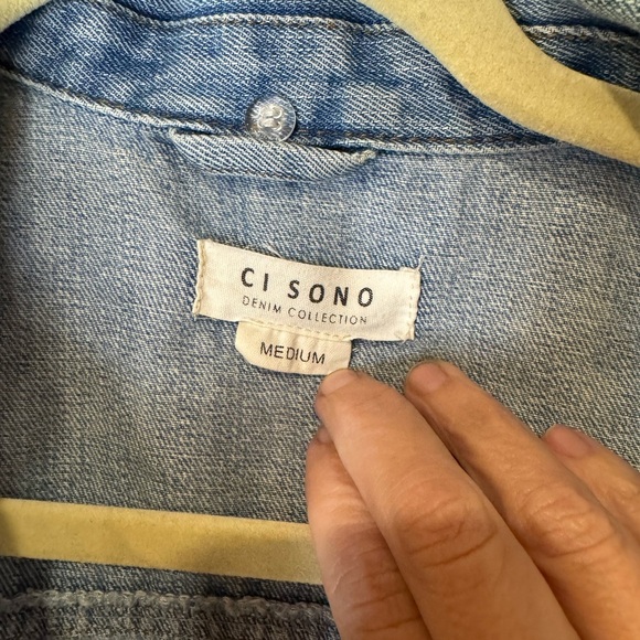 Distressed Denim jacket women’s size Med - Picture 5 of 13